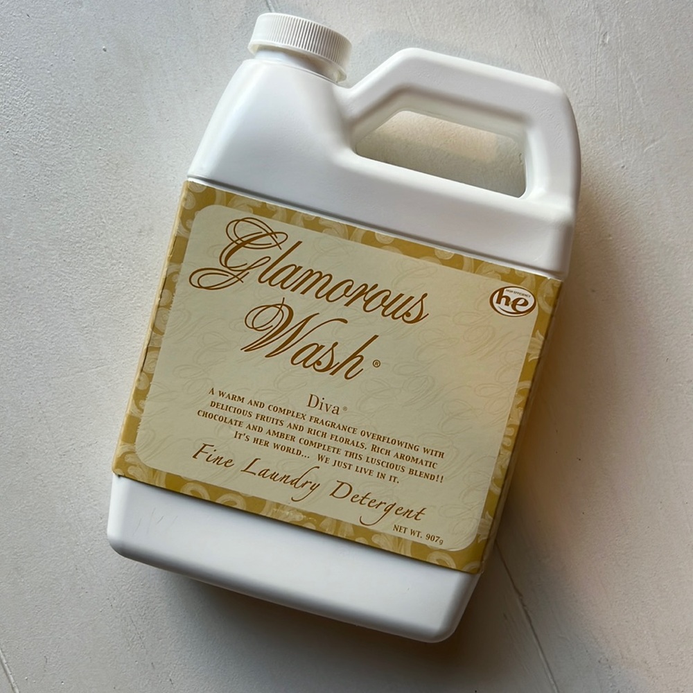 NWT DIVA Glamorous Wash Fine Laundry Detergent, 32 oz.